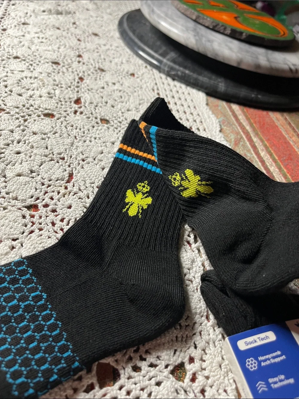 Bombas Queen Bee Youth Socks in Black and org/blu limited Two pairs